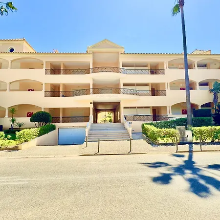 Village With Pool By Homing Apartment *