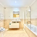 아파트 Village 1 With Pool By Homing